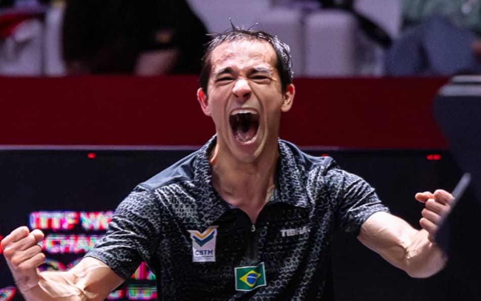 A emoção de Hugo Calderano com a vitória na semifinal do Mundial de tênis de mesa (Divulgação)