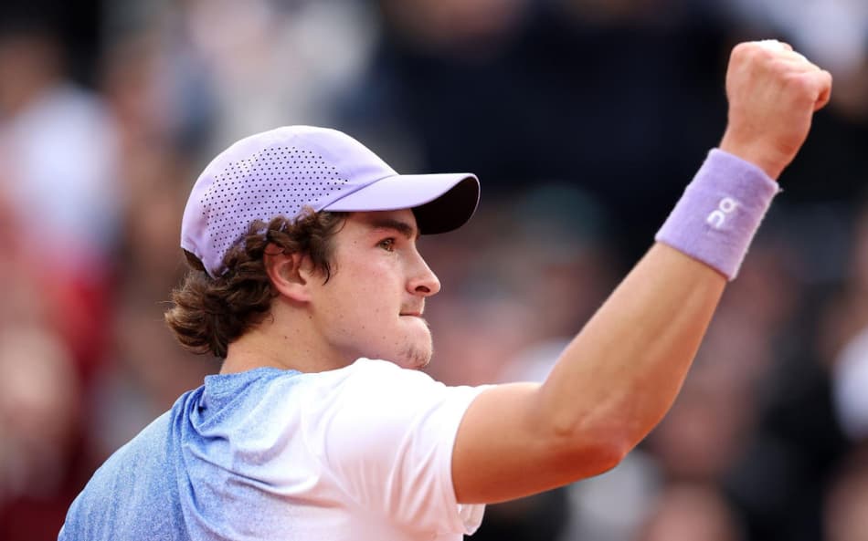 João Fonseca na estreia em Roland Garros (Getty Images)
