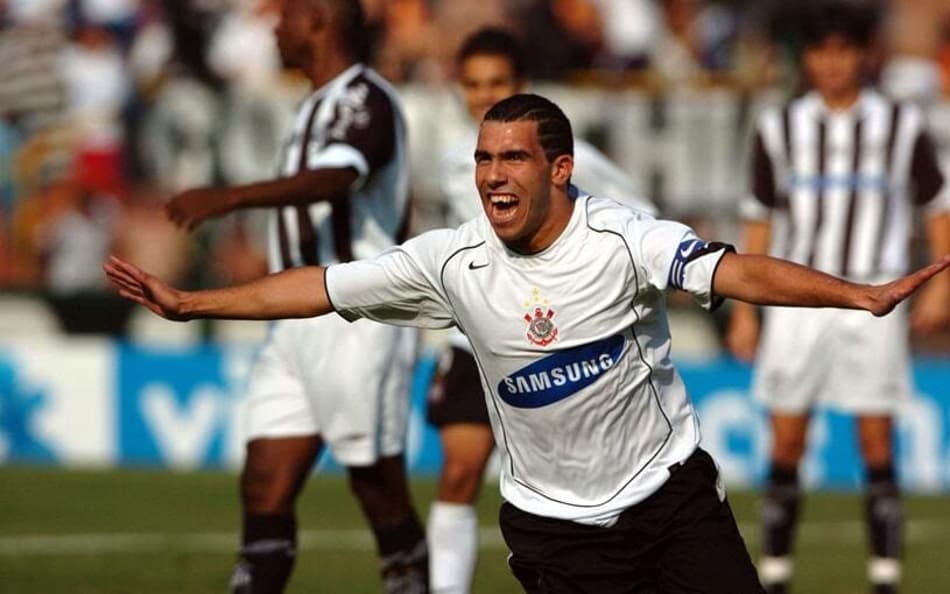 Corinthians 7 x 1 Santos, Brasileirão de 2005, com destaque para Tevez (FOTO: Reginaldo Castro/LANCE!Press)