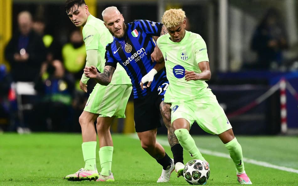 Lamine Yamal em ação do jogo do Barcelona contra Inter de Milão pela semifinal da Champions