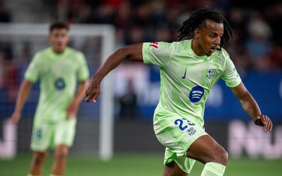 Jules Koundé, defensor do Barcelona, em confronto diante do Osasuna (Foto: Reprodução/Instagram)