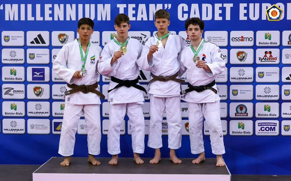 Lucas Dodero no pódio de competição de judô (Foto: Arquivo Pessoal)