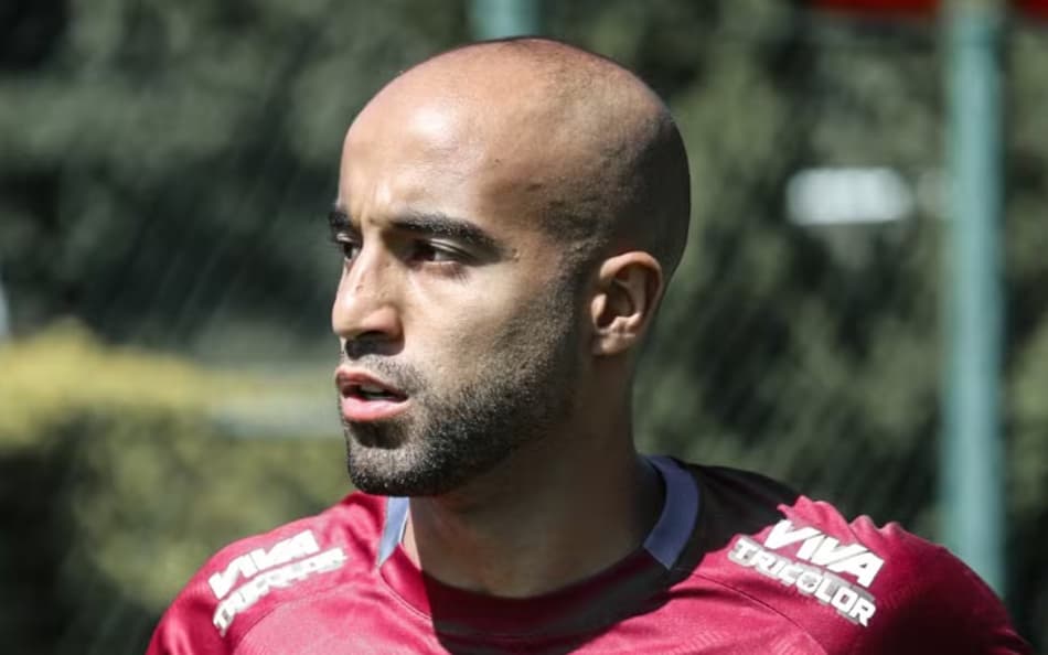 Lucas Moura treina no CT da Barra Funda