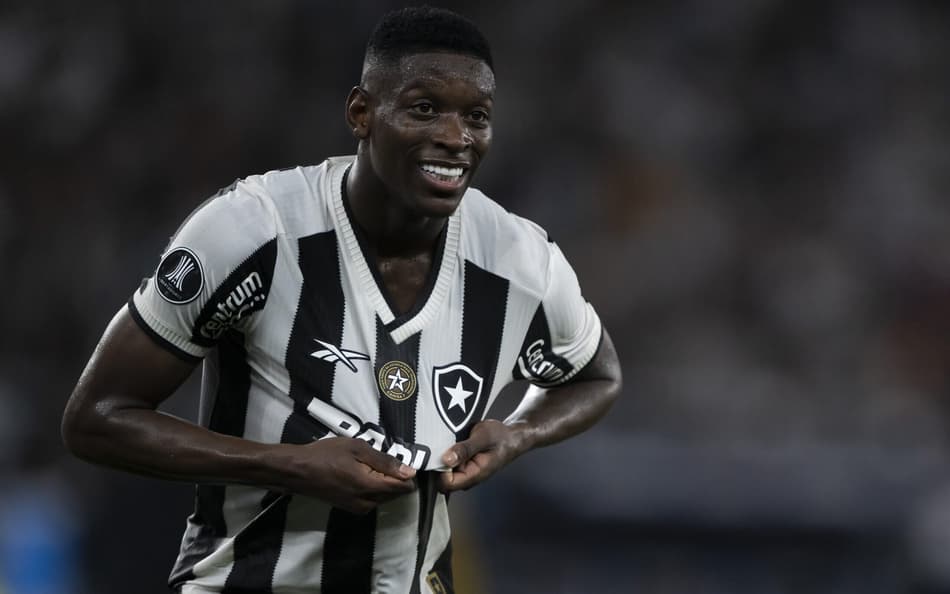 Luiz Henrique deu entrevista exclusiva e cravou se quer voltar ao Botafogo (Foto: Jorge Rodrigues/AGIF)