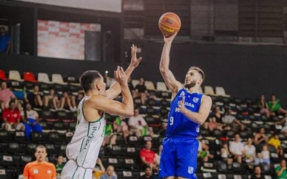 Minas e Bauru em partida da temporada regular do NBB (Foto: Andrews Clayton / Bauru Basket)