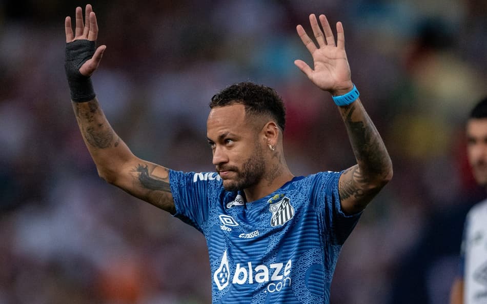Neymar no aquecimento do jogo do Santos contra o Fluminense