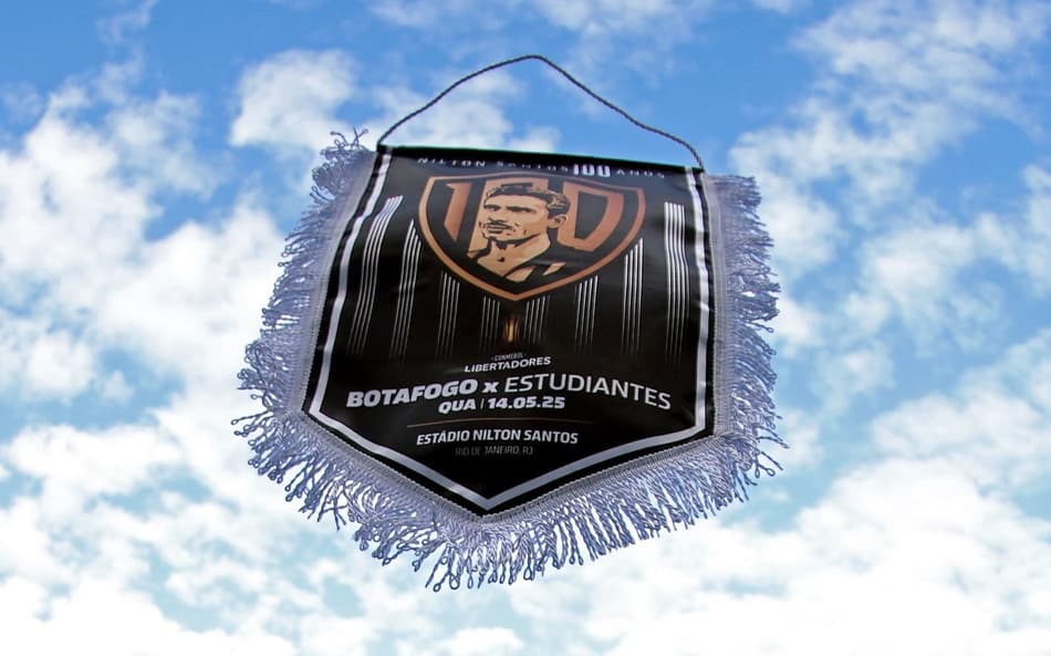 Botafogo preparou flâmula em homenagem a Nilton Santos, que completaria 100 anos na sexta-feira (16)