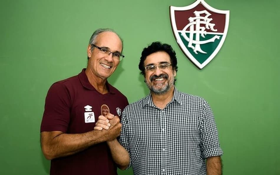 Novo técnico do Fluminense no vôlei ao lado do vice-presidente de esportes olímpicos (Foto: Mailson Santana/FFC)