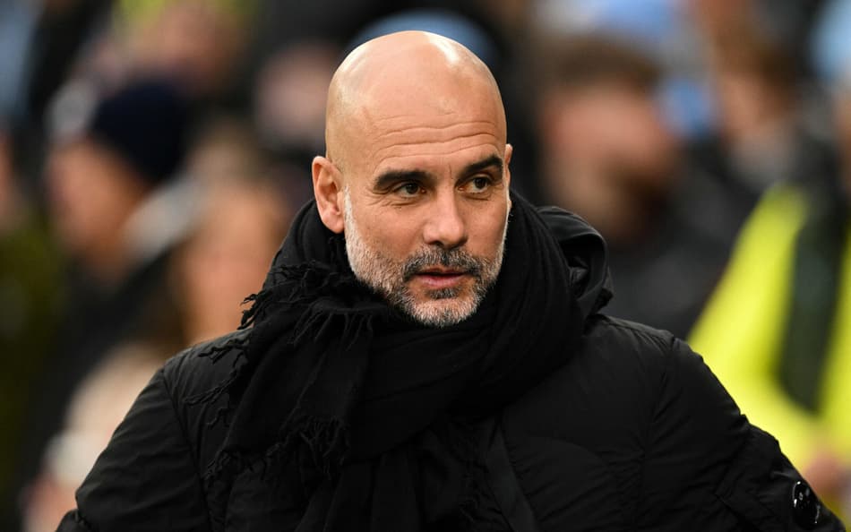 Torcedores do Manchester City pedem apoio de Guardiola em protesto