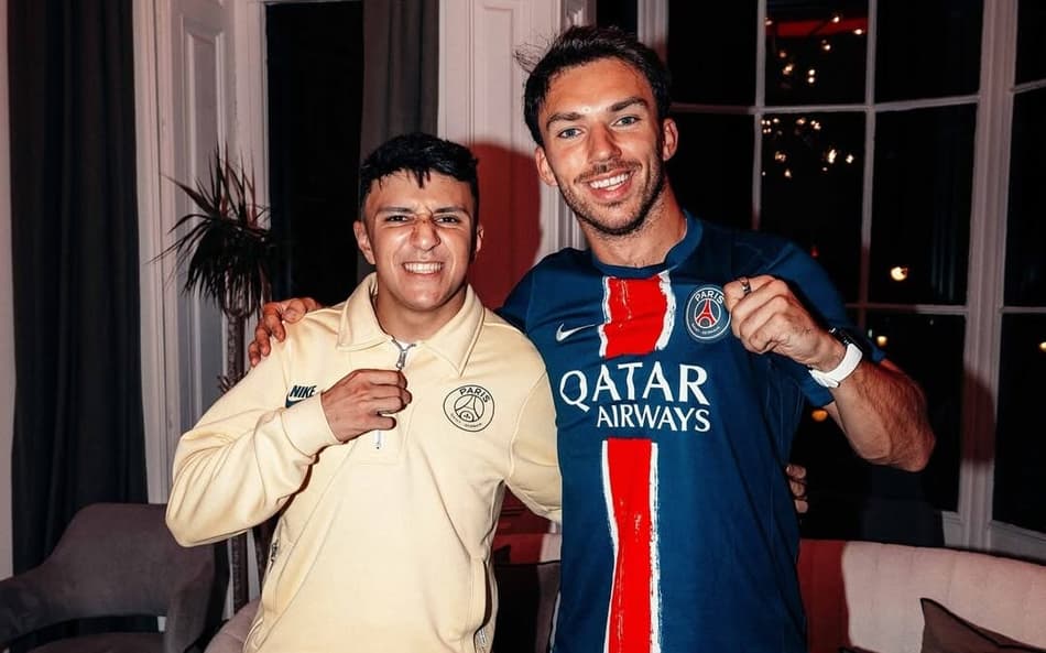 Isack Hadjar e Pierre Gasly comemoram vitória de PSG na Champions League (Foto: Reprodução/Instagram)