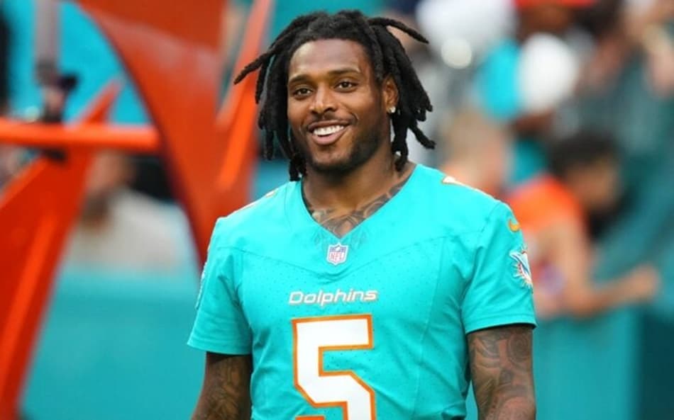 Jalen Ramsey, jogador dos dolphins que pode ir para o dallas cowboys na nfl, sorrindo