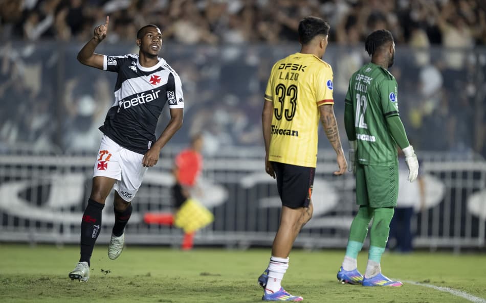 Rayan, do Vasco, comemora seu gol contra o Melgar, em São Januário, pela Sul-Americana