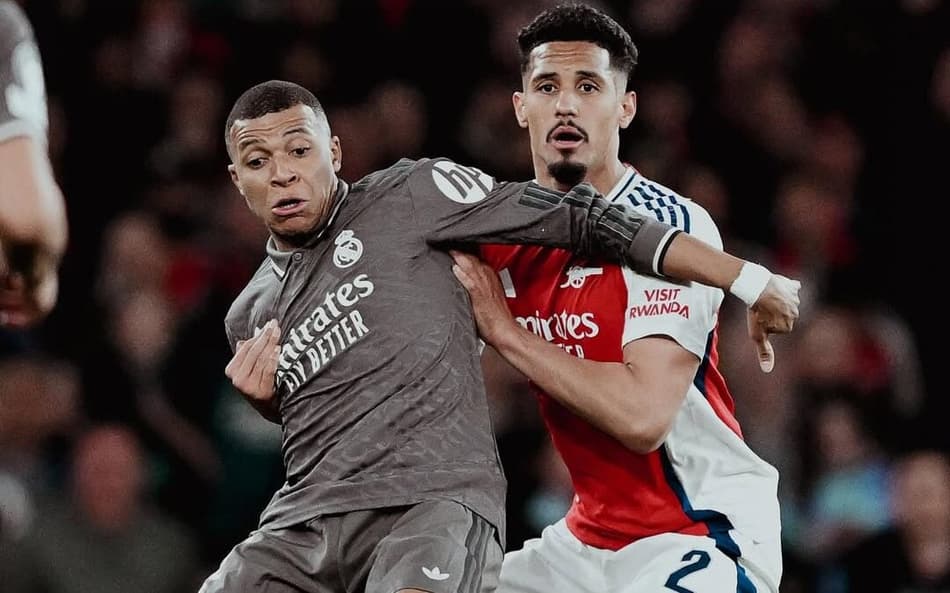 William Saliba e Kylian Mbappé em disputa de bola
