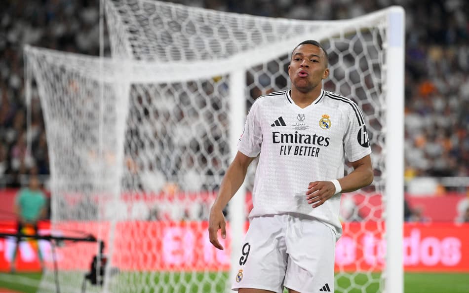 Mbappé enfrente guerra judicial contra o PSG (Josep Lago / AFP)