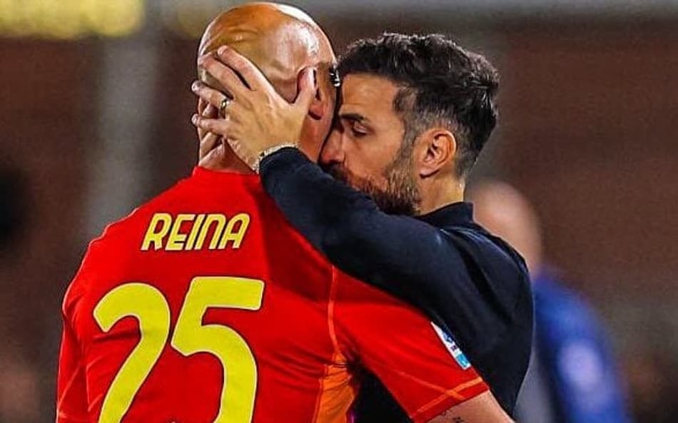 Pepe Reina foi expulso em seu último jogo como profissional (Foto: Reprodução)