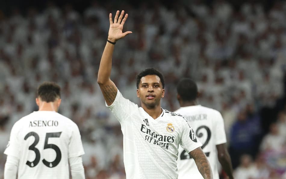 Rodrygo comemora gol pelo Real Madrid (Foto: Pierre-Philippe Marcou/AFP)