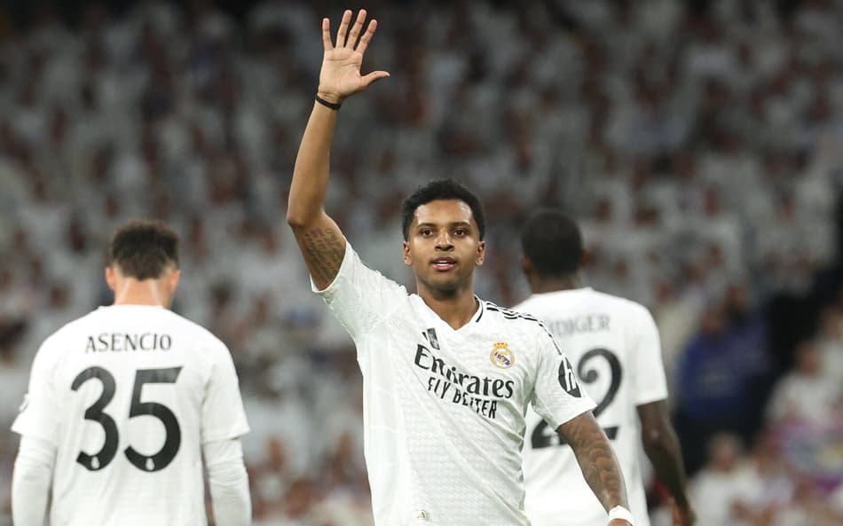 Rodrygo comemora gol pelo Real Madrid (Foto: Pierre-Philippe Marcou/AFP)