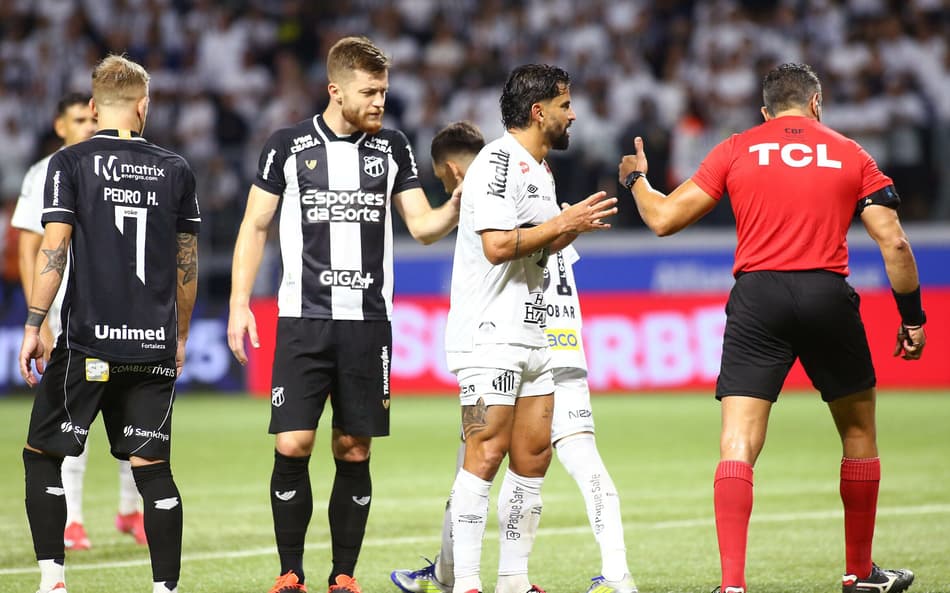 Willian Machado na partida do Ceará contra o Santos (Foto: Mauricio De Souza/AGIF)