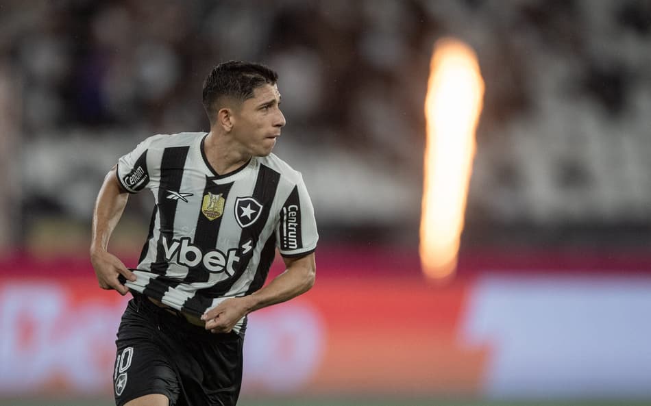 Savarino é uma das referências técnicas do Botafogo (Foto: Thiago Ribeiro/AGIF)