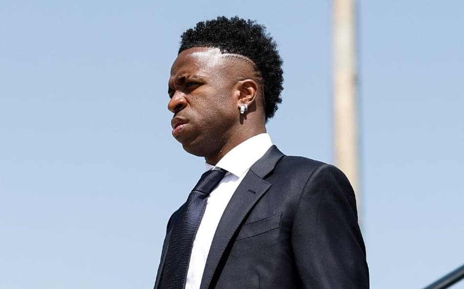 Vini Jr desembarcando para a final da Copa do Rei