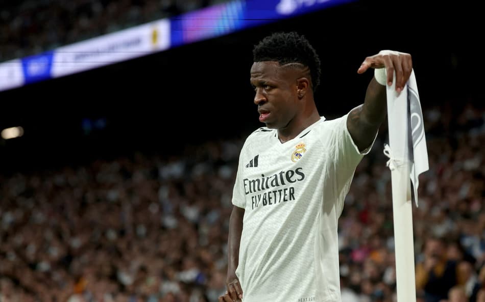Vini Jr. em ação pelo Real Madrid contra o Borussia Dortmund (Foto: Pierre-Philippe MARCOU / AFP)