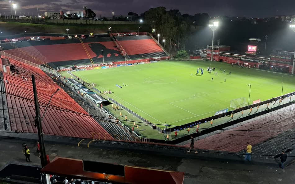 Barradão, estádio do Vitória, antes de jogo pela Sul-Americana Foto: Rafael Carmo / Lance!