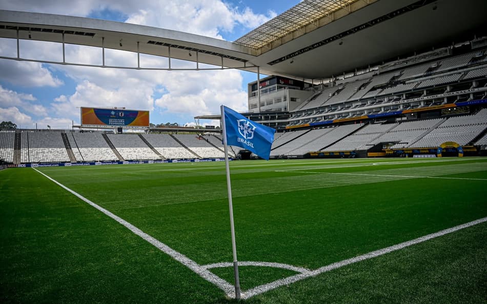 Torcida esgota ingressos para estreia de Ancelotti no Brasil
