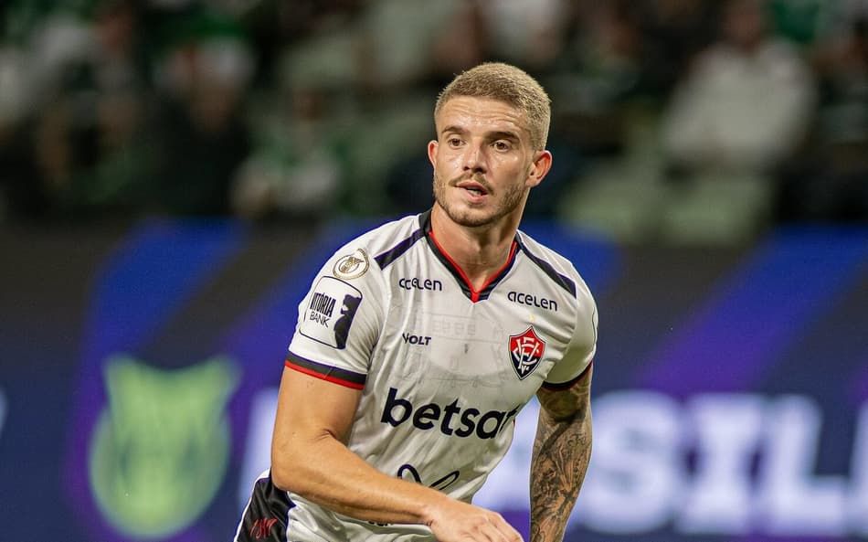 Léo Naldi em ação contra o Palmeiras, pelo Brasileirão (Foto: Victor Ferreira / EC Vitória)