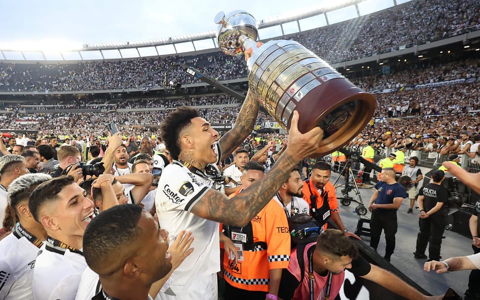 Igor Jesus deixará o Botafogo para defender o Nottingham Forest (Foto: Thiago Ribeiro/AGIF)
