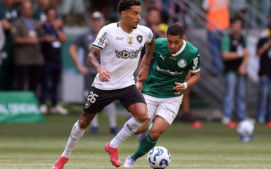 Gregore em campo no jogo entre Botafogo e Palmeiras pelo Brasileirão. (Foto: Vitor Silva/BFR)