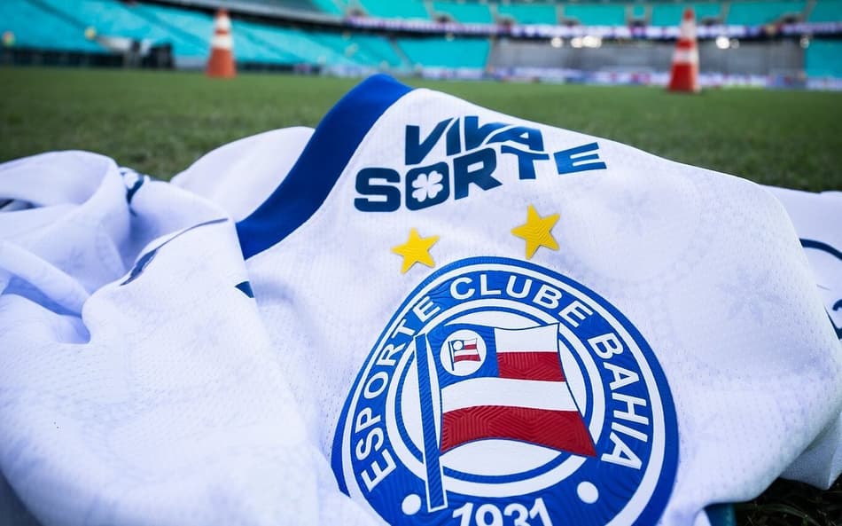 Camisa do Bahia exposta na Arena Fonte Nova (Foto: Letícia Martins / EC Bahia)