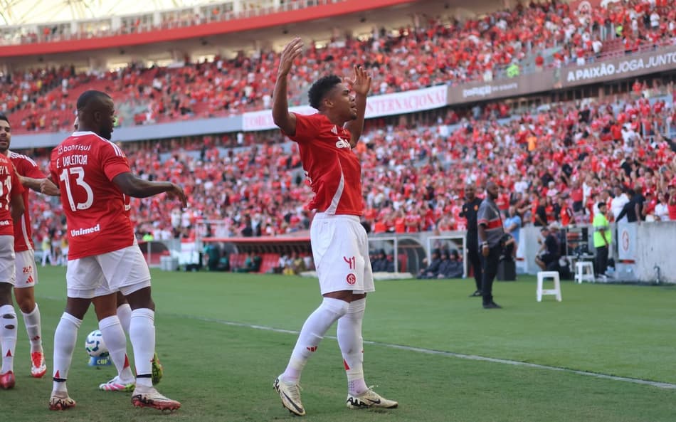 Internacional x Juventude Campeonato Brasileiro 2025 - Victor Gabriel comemora seu primeiro gol no jogo (Foto: Maxi Franzoi/AGIF)