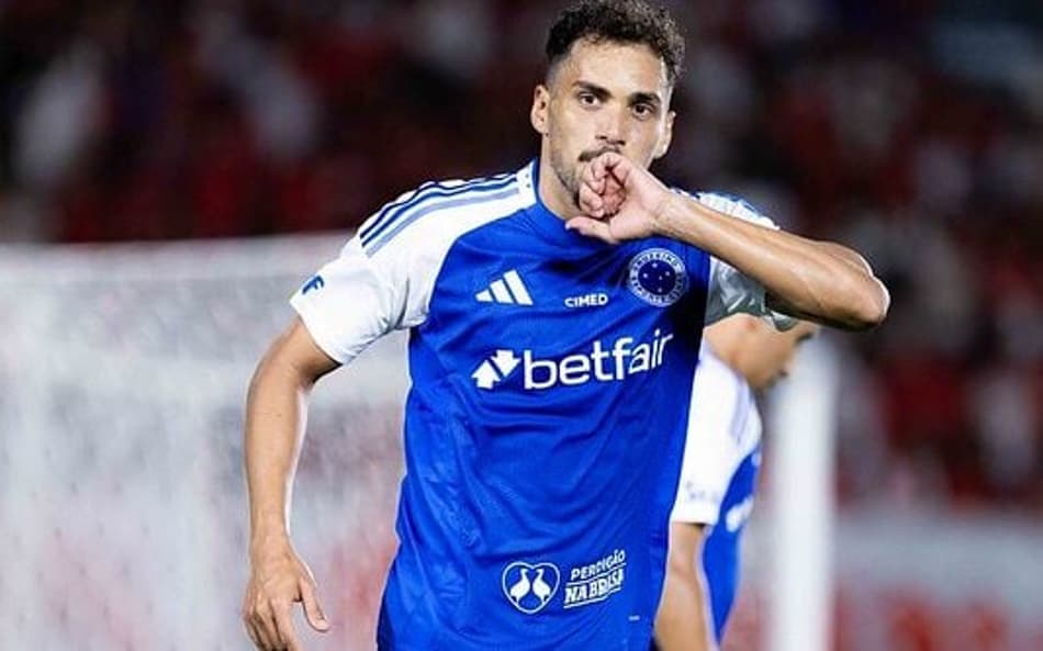 Meia Eduardo, do Cruzeiro (Foto: Heber Gomes/Cruzeiro)