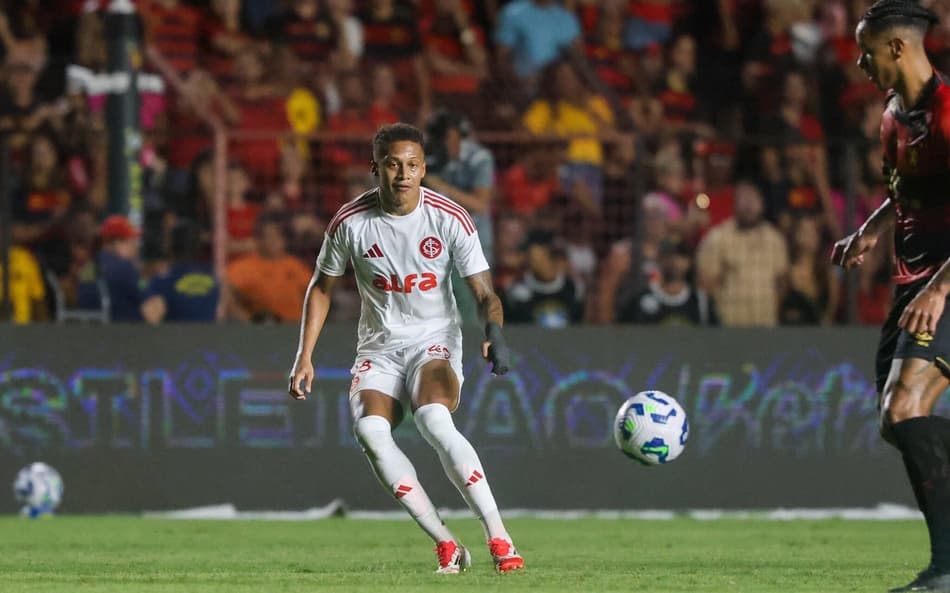 Vitinho, atacante do Internacional