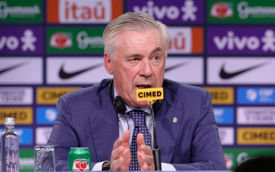 Ancelotti em sua primeira convocação como técnico da Seleção Brasileira