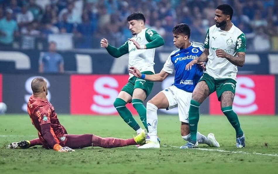 Atacante Kaio Jorge marca o segundo gol do Cruzeiro contra o Palmeiras no Mineirão (Foto: Gustavo Aleixo/Cruzeiro)