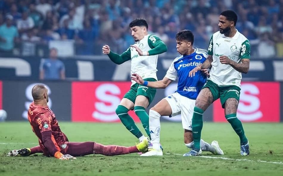 Atacante Kaio Jorge marca o segundo gol do Cruzeiro contra o Palmeiras no Mineirão (Foto: Gustavo Aleixo/Cruzeiro)