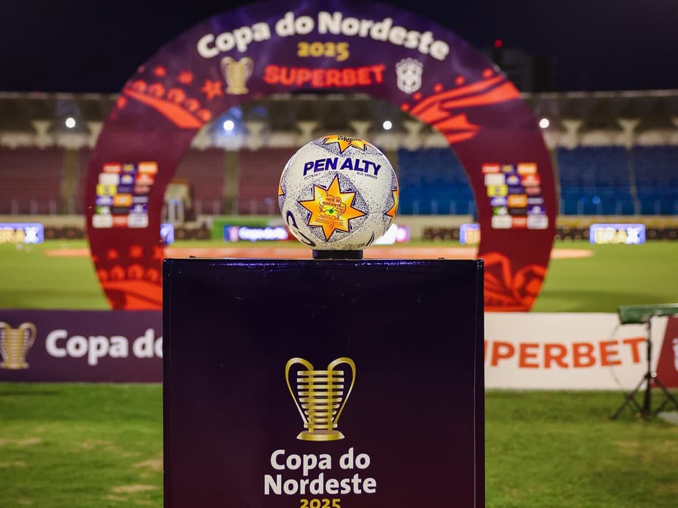 Bola da Copa do Nordeste no Batistão (Foto: Letícia Martins / EC Bahia)