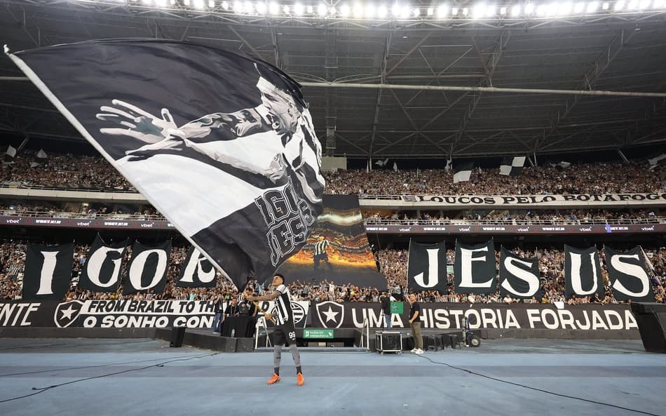 Igor Jesus recebeu homenagens da torcida do Botafogo (Foto: Vítor Silva/Botafogo)