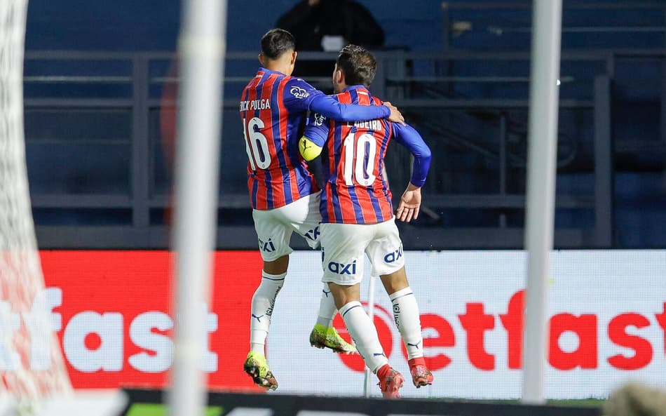 Everton Ribeiro e Erick Pulga comemora segundo gol do Bahia (Foto: Rafael Rodrigues / EC Bahia)