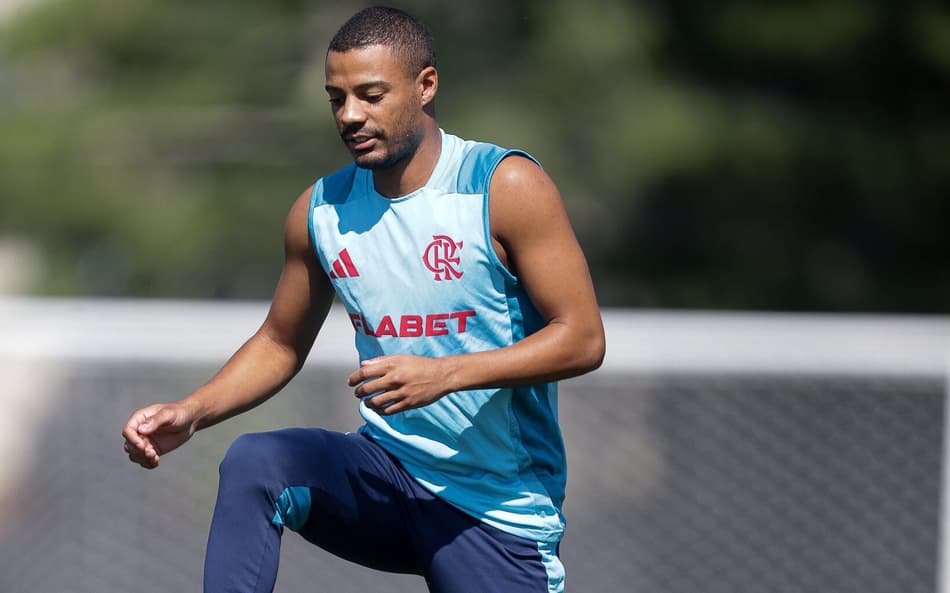 De La Cruz em atividades antes do jogo contra o Chelsea (Foto: Gilvan de Souza/Flamengo)