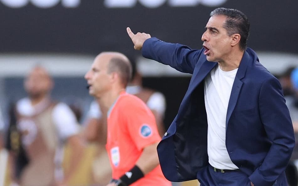 Renato Paiva no duelo entre Botafogo e PSG (Foto: Vítor Silva/Botafogo)