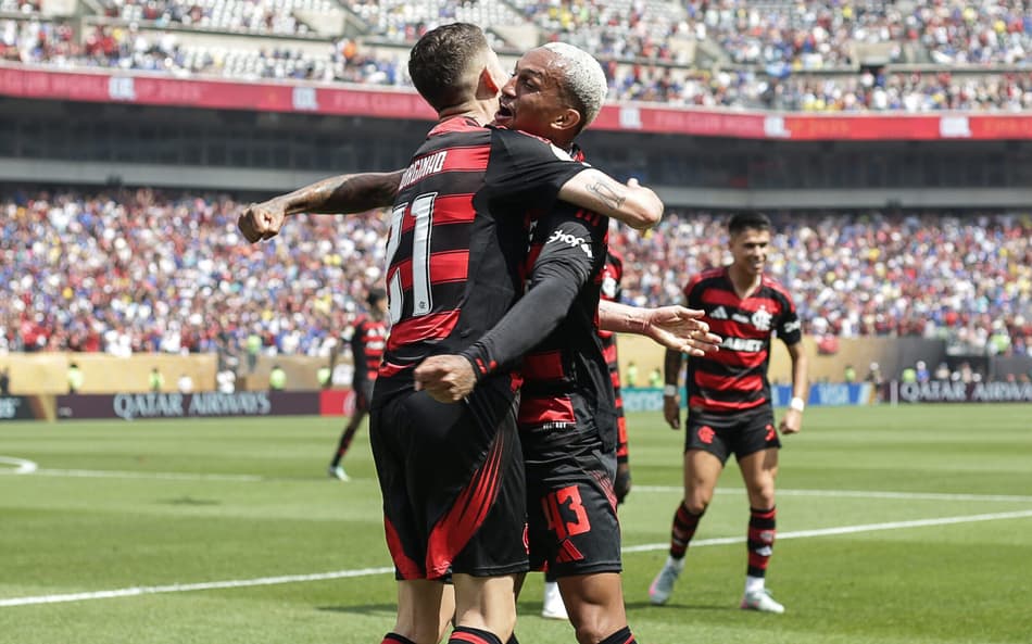 Jorginho e Wesley comemoram em Flamengo x Chelsea no Mundial de Clubes (Foto: Gilvan de Souza/Flamengo)