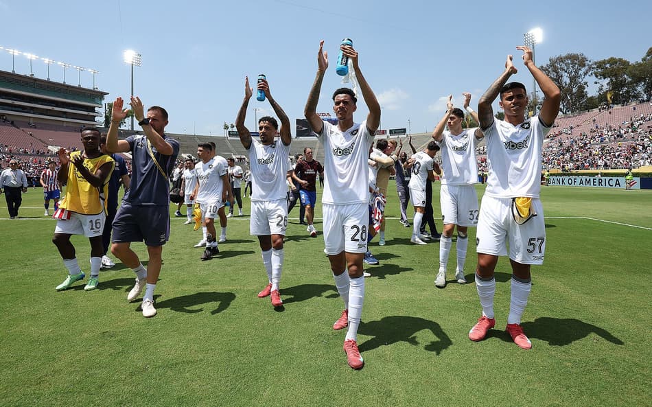 Time do Botafogo comemorando a classificçaão no Mundial (Foto: Vítor Silva/Botafogo)
