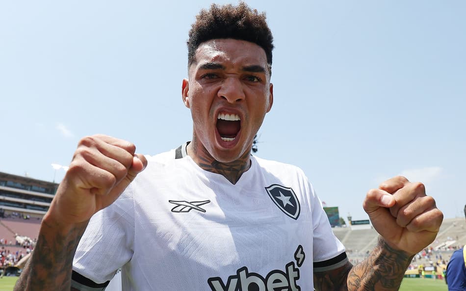 Igor Jesus comemorando a classificação do Botafogo no Mundial (Foto: Vítor Silva/Botafogo)