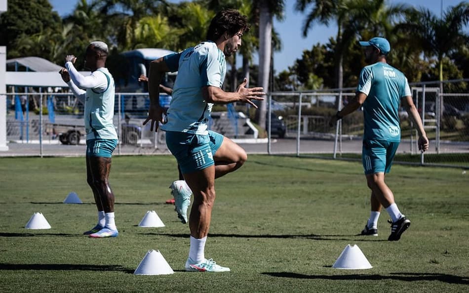 Volante Lucas Silva, do Cruzeiro, em treino na Toca da Raposa (Foto: Gustavo Aleixo/Cruzeiro)