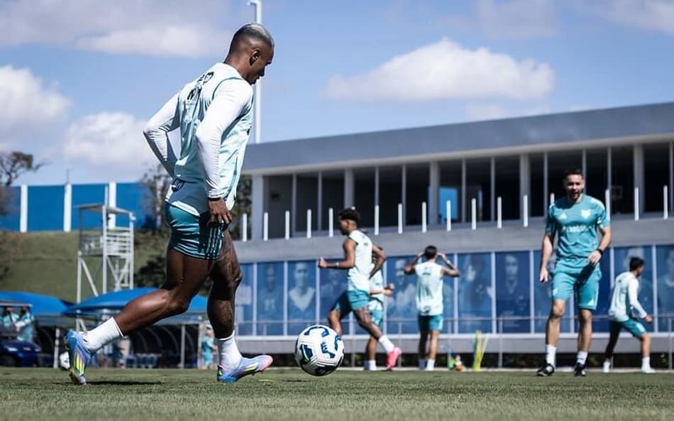 Atacante Marquinhos, do Cruzeiro, em treino na Toca da Raposa (Foto: Gustavo Aleixo/Cruzeiro)