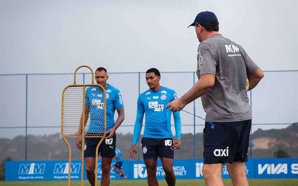 Rogério Ceni orienta treino do Bahia (Foto: Letícia Martins / EC Bahia)