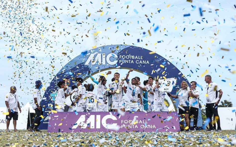 Santos conquistou o MICFootball Punta Cana Sub-16 com 100% de aproveitamento (Foto: Reinaldo Campos/Santos FC)