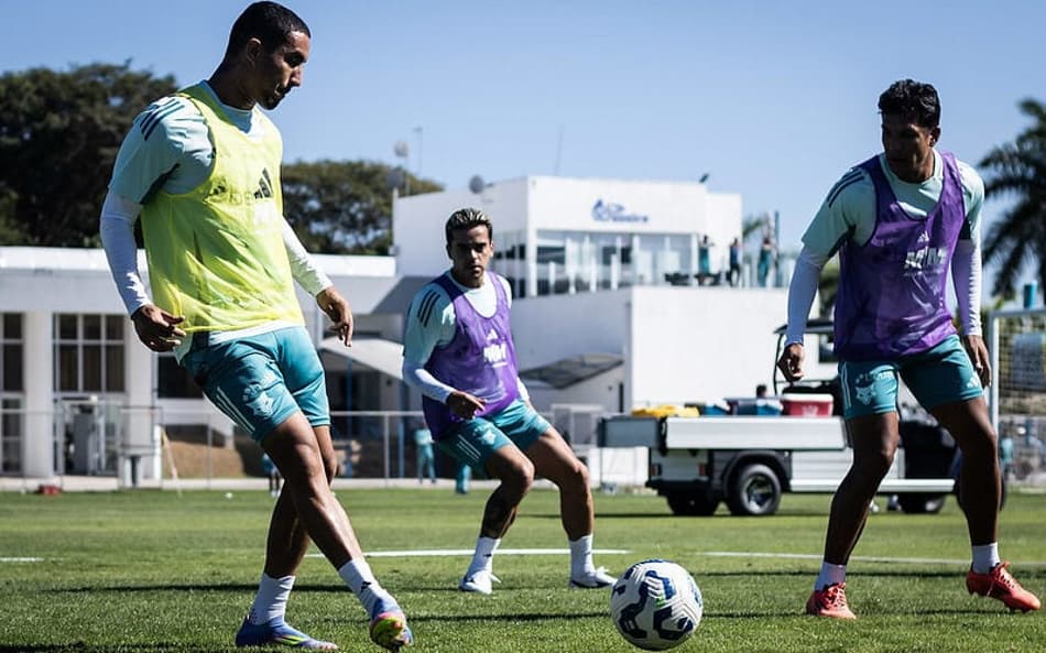 Volante Christian, do Cruzeiro, em treino na Toca da Raposa (Foto: Gustavo Aleixo/Cruzeiro)